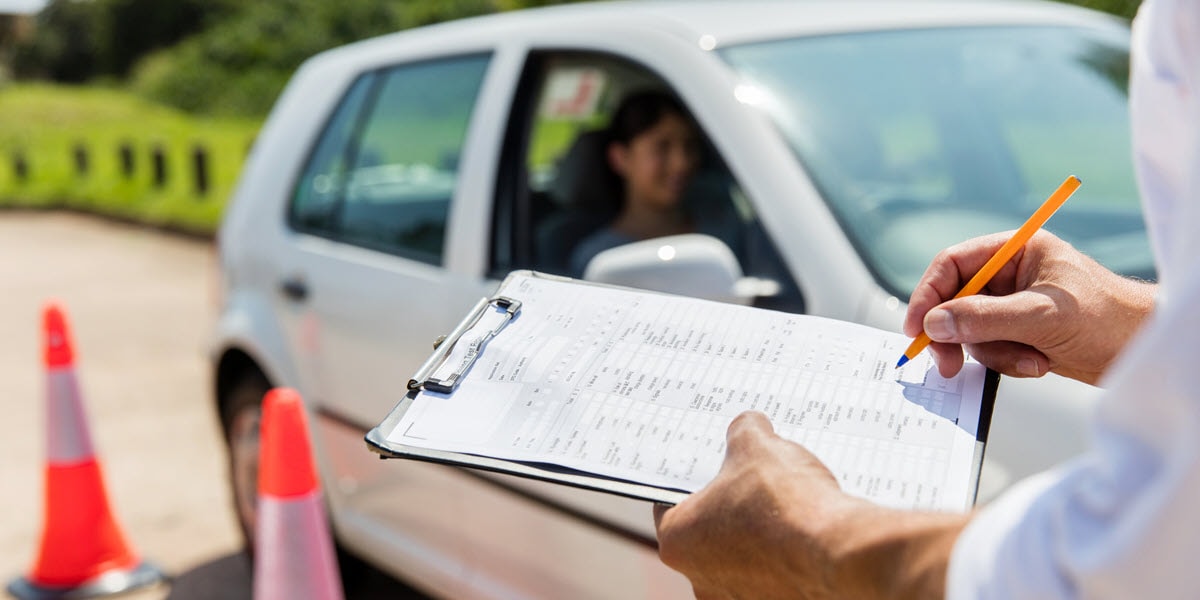 driving instructor kuwait: Drive with Confidence